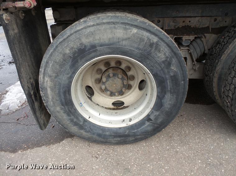 image for item DW9517 1997 Ford LT8000 dump truck