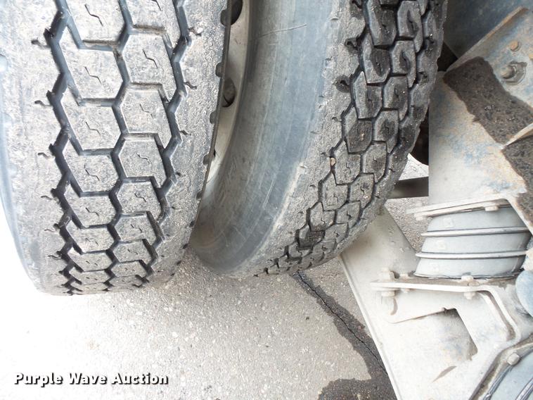 image for item DW9517 1997 Ford LT8000 dump truck