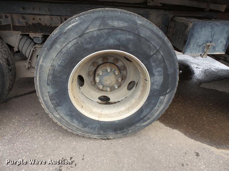 image for item DW9517 1997 Ford LT8000 dump truck