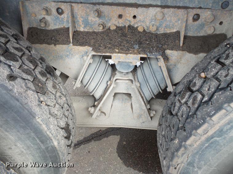 image for item DW9517 1997 Ford LT8000 dump truck