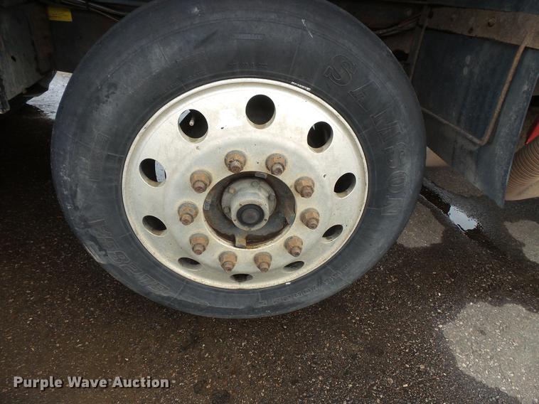 image for item DW9517 1997 Ford LT8000 dump truck