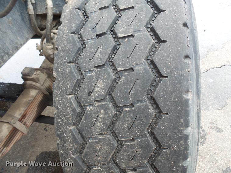 image for item DW9517 1997 Ford LT8000 dump truck