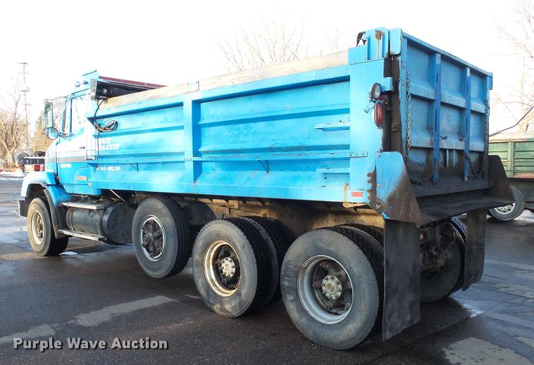 image for item DW9519 1987 Freightliner FLC112 dump truck