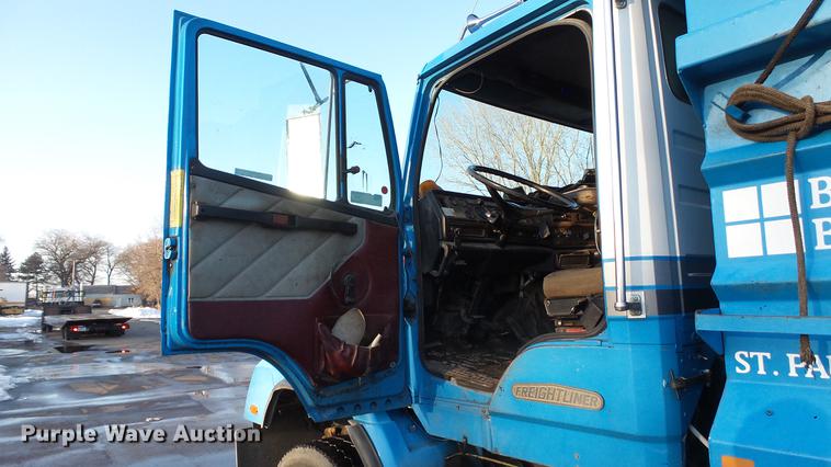 image for item DW9519 1987 Freightliner FLC112 dump truck