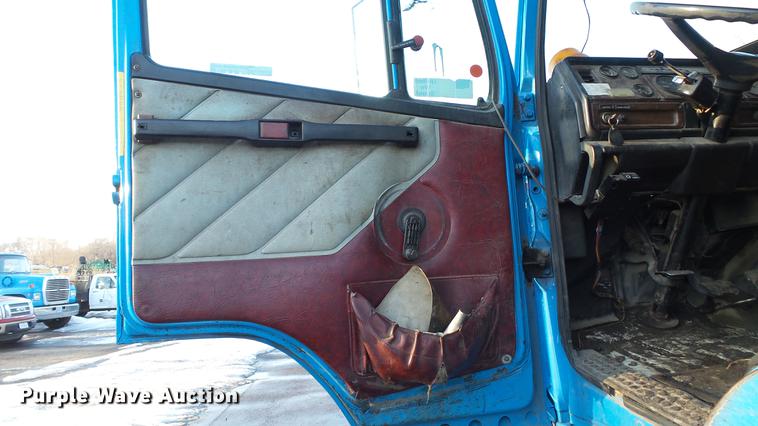 image for item DW9519 1987 Freightliner FLC112 dump truck