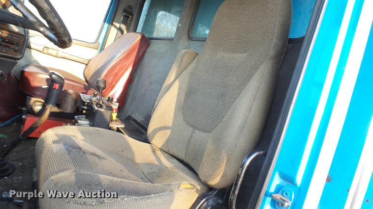 image for item DW9519 1987 Freightliner FLC112 dump truck