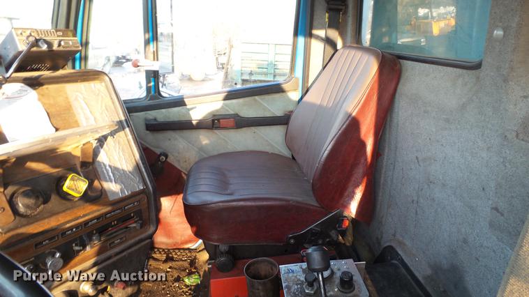 image for item DW9519 1987 Freightliner FLC112 dump truck