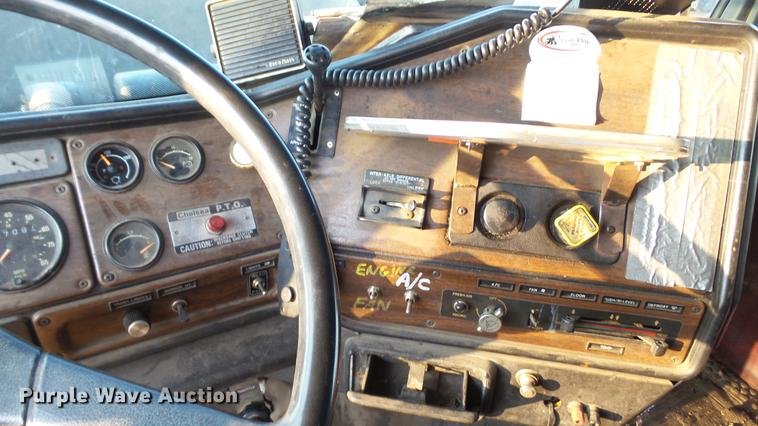 image for item DW9519 1987 Freightliner FLC112 dump truck