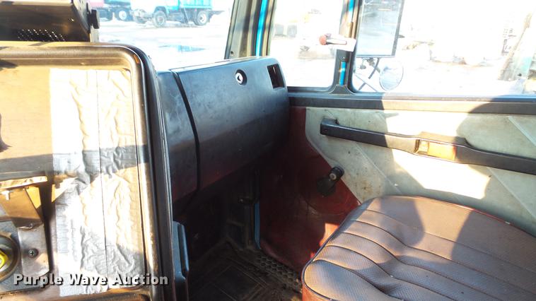 image for item DW9519 1987 Freightliner FLC112 dump truck