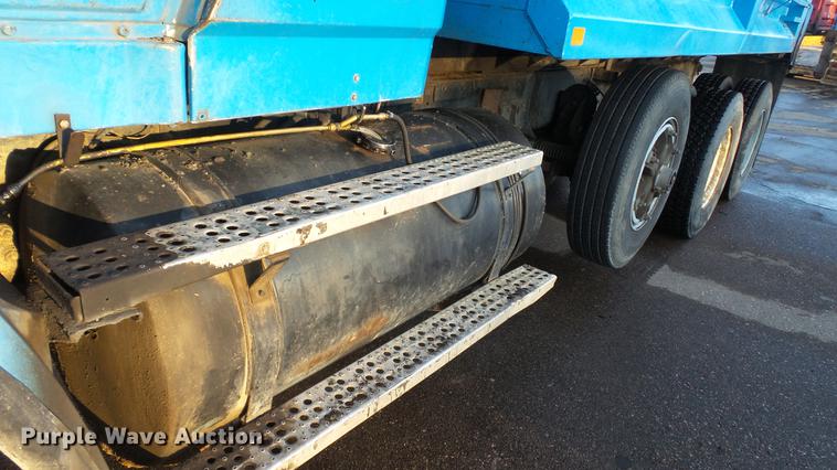 image for item DW9519 1987 Freightliner FLC112 dump truck