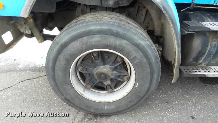 image for item DW9519 1987 Freightliner FLC112 dump truck