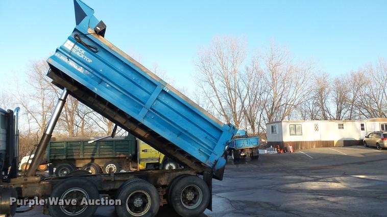 image for item DW9519 1987 Freightliner FLC112 dump truck