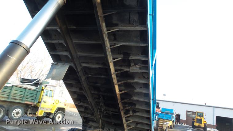 image for item DW9519 1987 Freightliner FLC112 dump truck