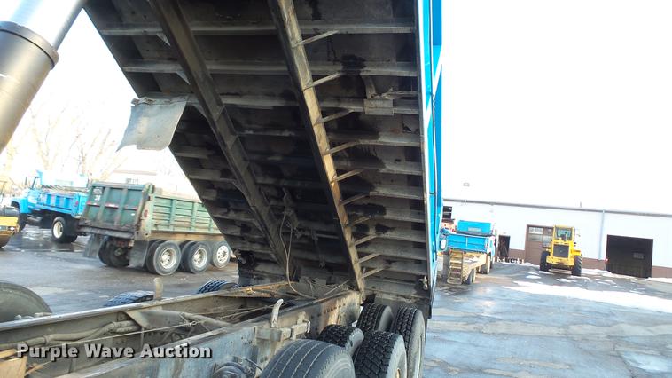 image for item DW9519 1987 Freightliner FLC112 dump truck