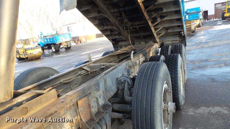 image for item DW9519 1987 Freightliner FLC112 dump truck