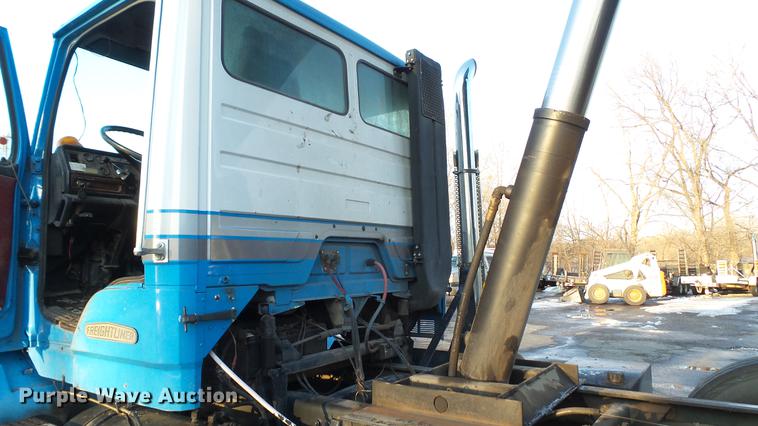 image for item DW9519 1987 Freightliner FLC112 dump truck