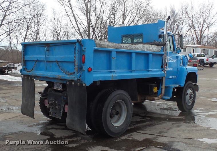 image for item DW9520 1991 Ford LN8000 dump truck
