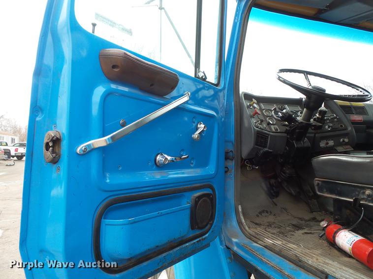 image for item DW9520 1991 Ford LN8000 dump truck