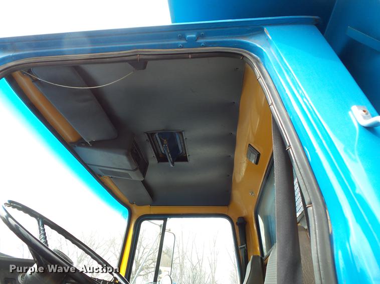 image for item DW9520 1991 Ford LN8000 dump truck