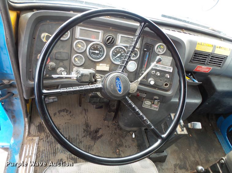image for item DW9520 1991 Ford LN8000 dump truck