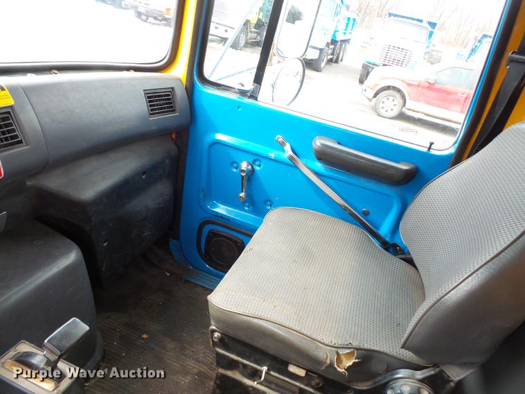 image for item DW9520 1991 Ford LN8000 dump truck