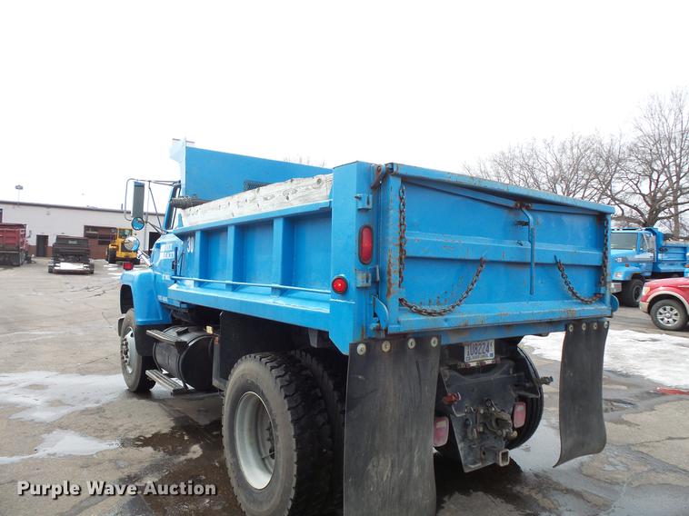 image for item DW9520 1991 Ford LN8000 dump truck