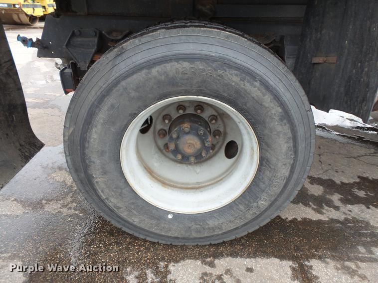 image for item DW9520 1991 Ford LN8000 dump truck