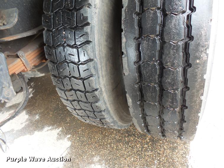 image for item DW9520 1991 Ford LN8000 dump truck