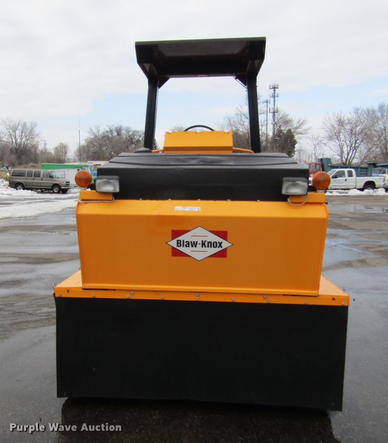 image for item DW9524 2013 Blaw Knox PTC-15 pneumatic roller