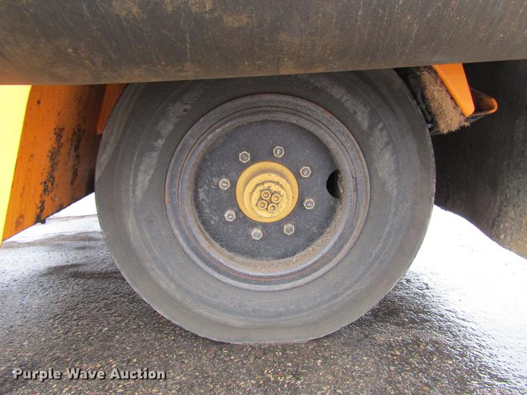 image for item DW9524 2013 Blaw Knox PTC-15 pneumatic roller