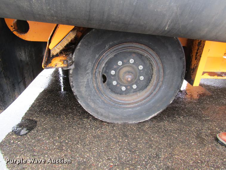 image for item DW9524 2013 Blaw Knox PTC-15 pneumatic roller