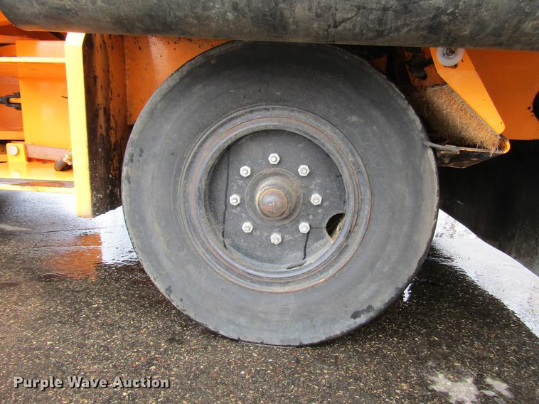 image for item DW9524 2013 Blaw Knox PTC-15 pneumatic roller