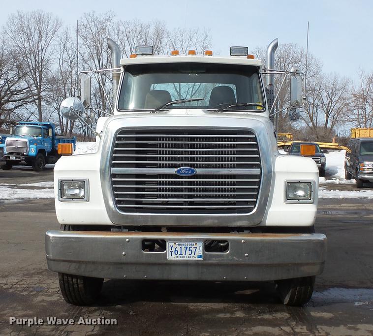 image for item DW9527 1995 Ford LT9000 semi truck