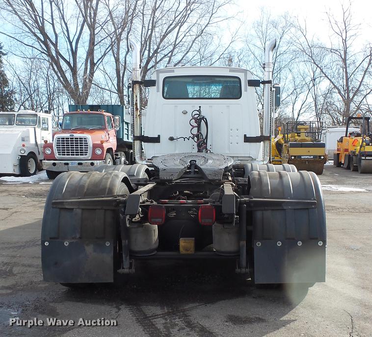 image for item DW9527 1995 Ford LT9000 semi truck