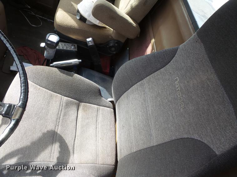 image for item DW9527 1995 Ford LT9000 semi truck