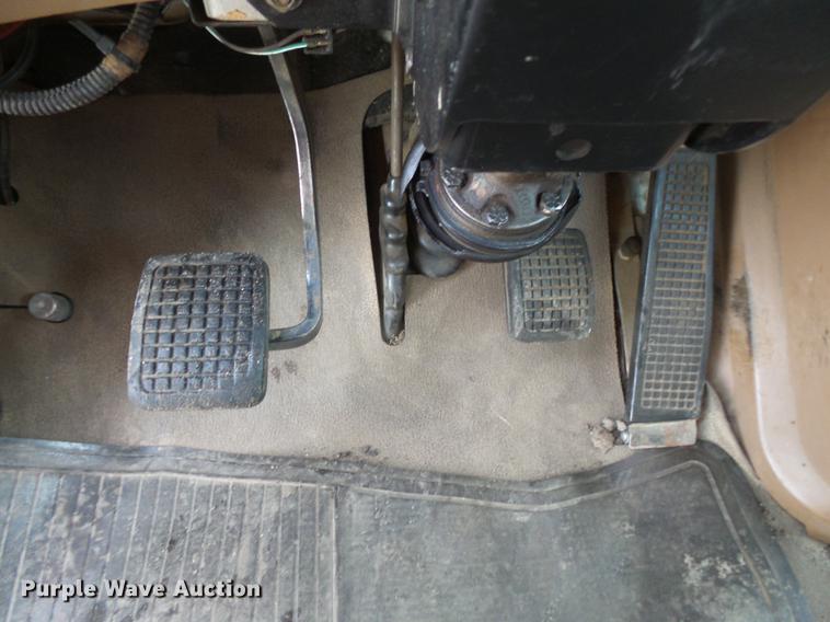 image for item DW9527 1995 Ford LT9000 semi truck