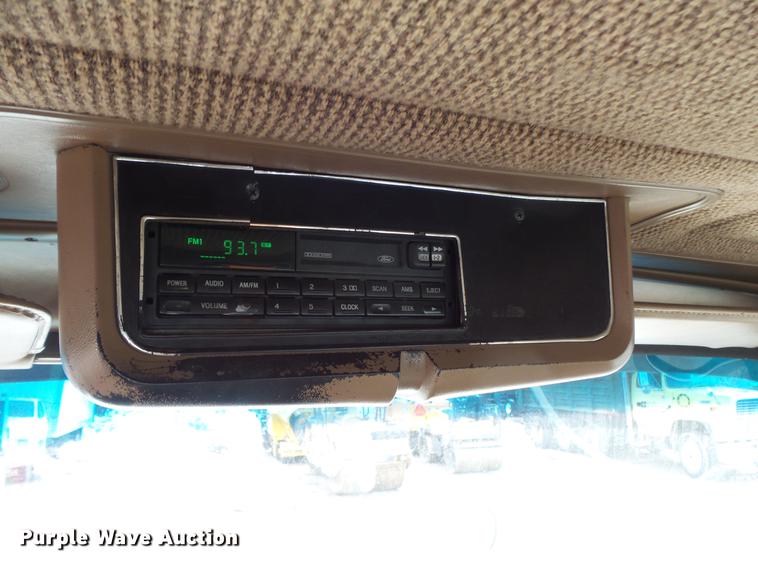 image for item DW9527 1995 Ford LT9000 semi truck