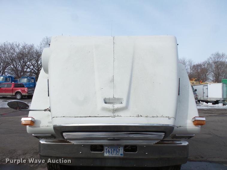 image for item DW9527 1995 Ford LT9000 semi truck