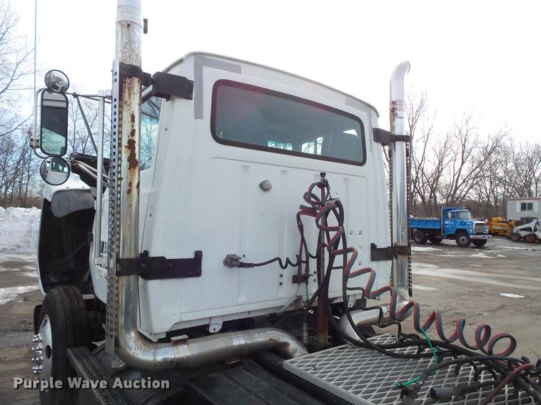 image for item DW9527 1995 Ford LT9000 semi truck