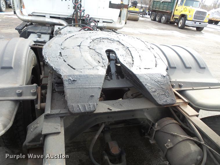 image for item DW9527 1995 Ford LT9000 semi truck