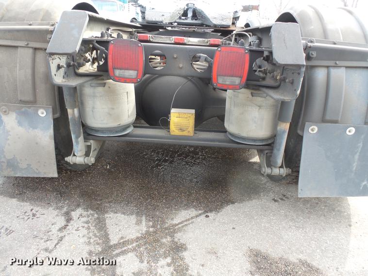 image for item DW9527 1995 Ford LT9000 semi truck