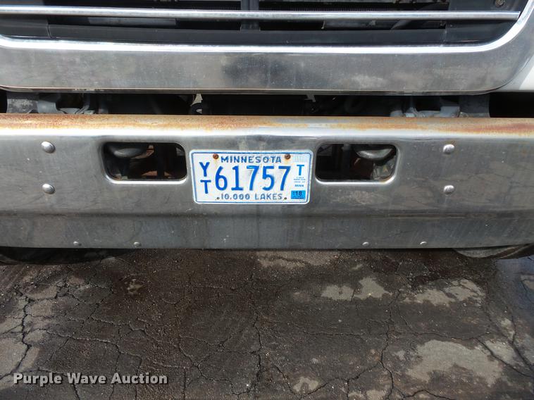 image for item DW9527 1995 Ford LT9000 semi truck