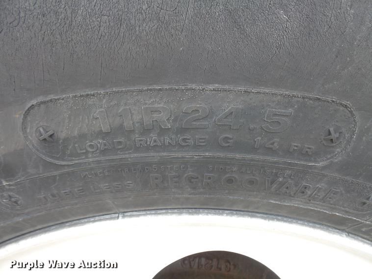 image for item DW9527 1995 Ford LT9000 semi truck