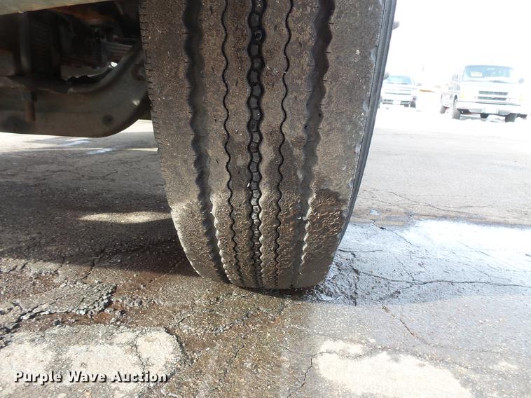 image for item DW9527 1995 Ford LT9000 semi truck