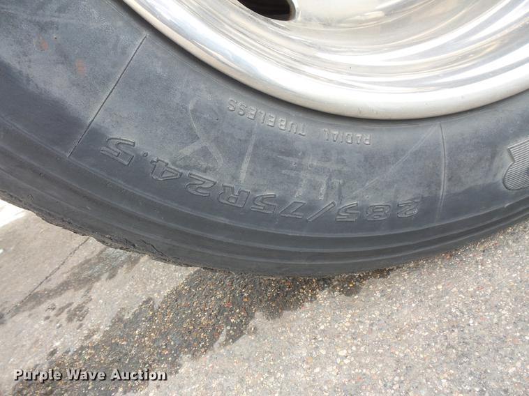 image for item DW9527 1995 Ford LT9000 semi truck