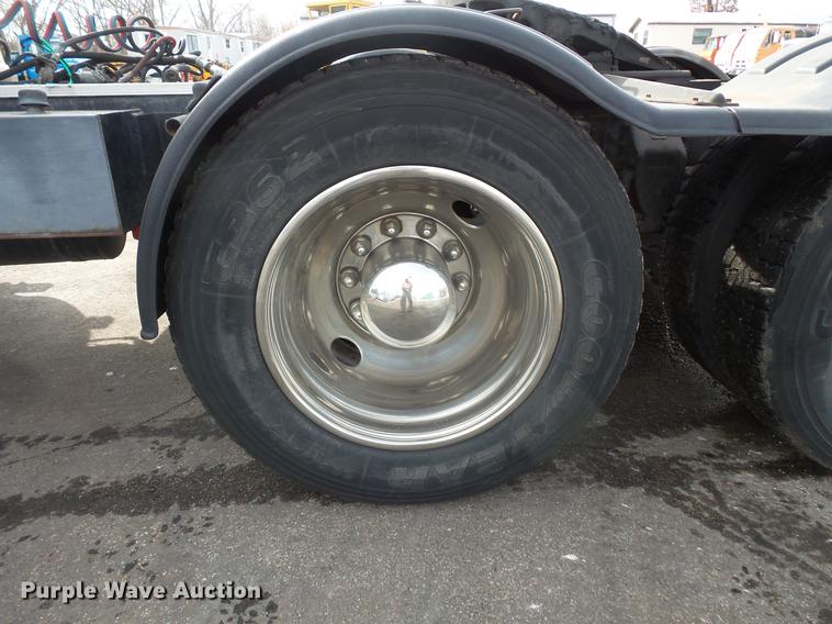 image for item DW9527 1995 Ford LT9000 semi truck