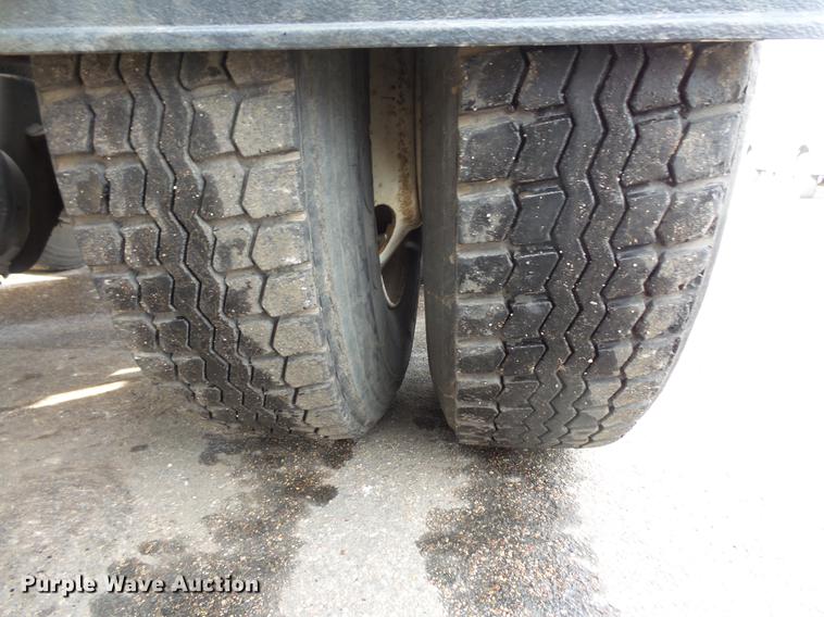 image for item DW9527 1995 Ford LT9000 semi truck