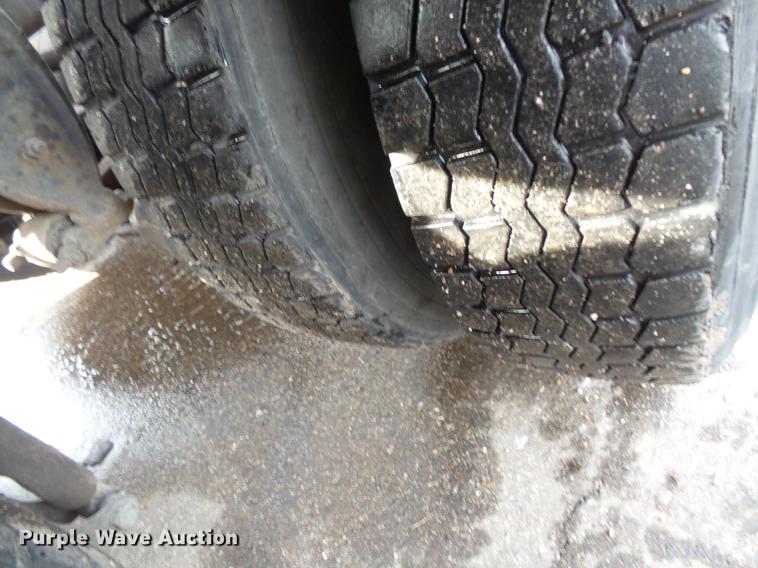 image for item DW9527 1995 Ford LT9000 semi truck