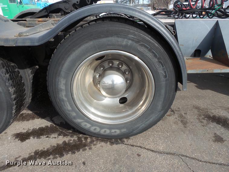 image for item DW9527 1995 Ford LT9000 semi truck