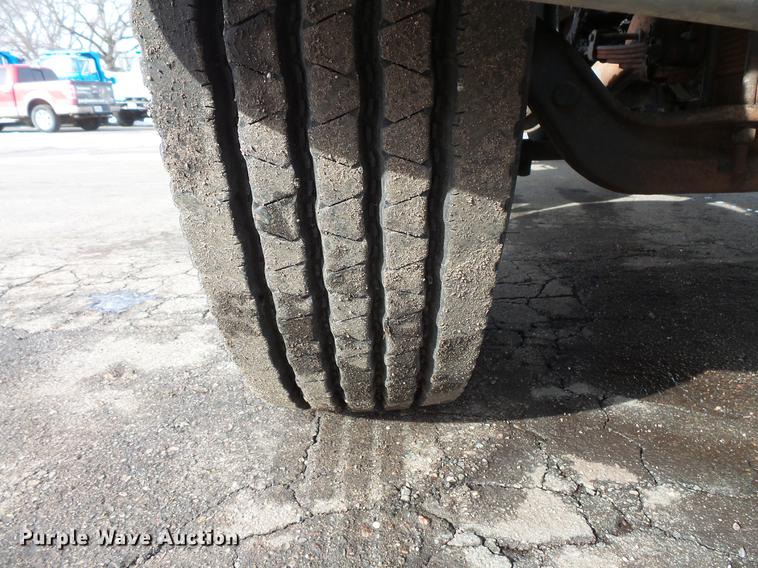 image for item DW9527 1995 Ford LT9000 semi truck